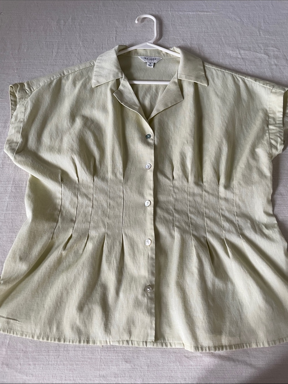 Tru Luxe Pale Green Cap Sleeve Button-Down Blouse with Pleats